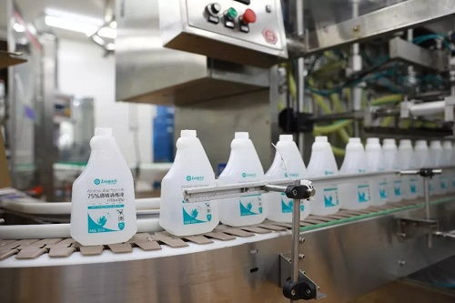 隆力奇供應75%酒精消毒液與洗手液，辦公防護用品一應俱全